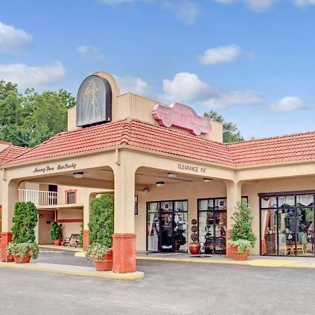 Days Inn By Wyndham Memphis At Graceland Eksteriør billede