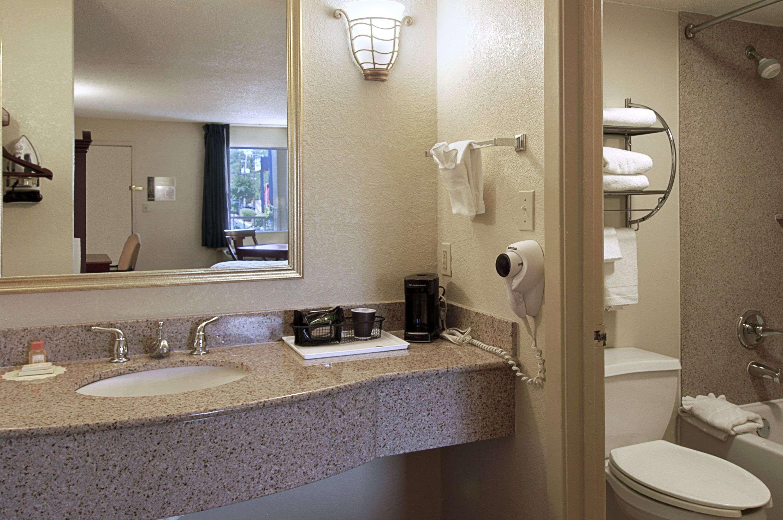 Days Inn By Wyndham Memphis At Graceland Eksteriør billede
